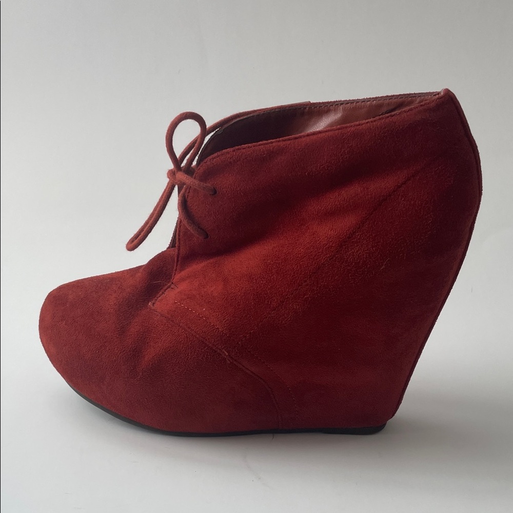 Breckelles Red Suede Wedge Booties size 10 Y2K Fall
